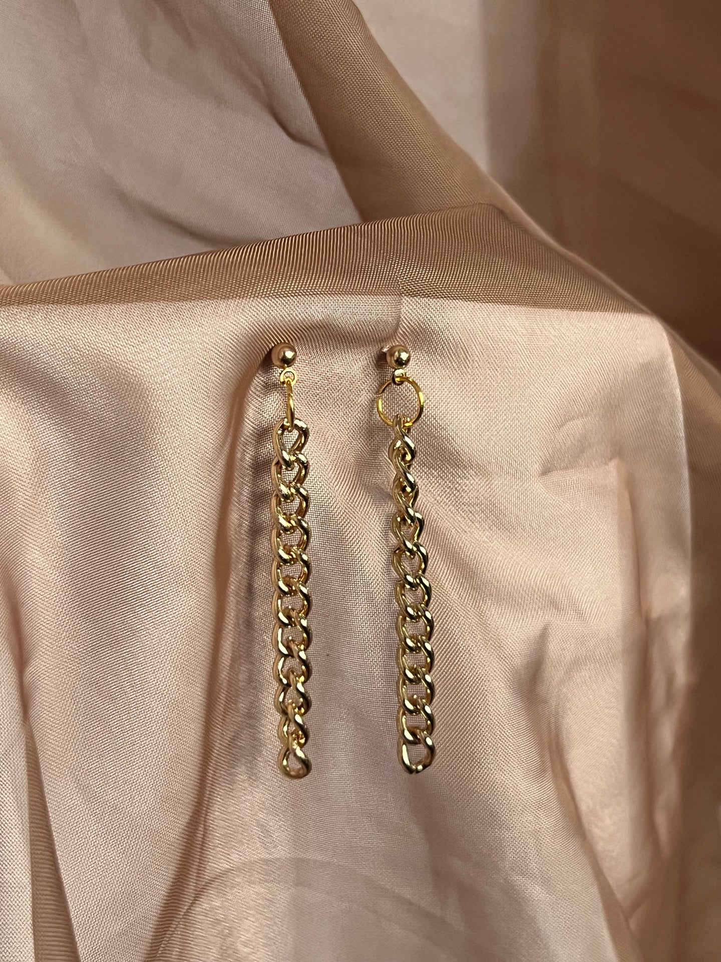 Gold Chain Earrings | Coordinate Picture Frame